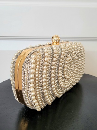 Torebka kopertówka zdobiona perełkami Bright Glow